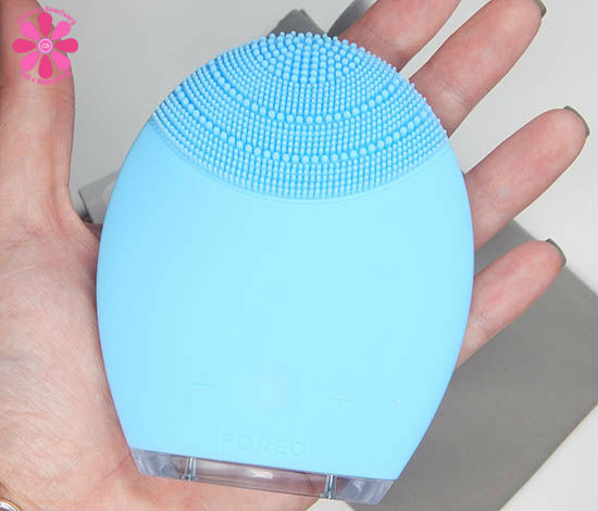 Foreo Luna Facial Cleansing Device Review - Cosmetic Sanctuary