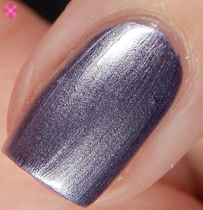 dressed to the 90s essie Essie Dressed to the Nineties w/ Linear Holo Topcoat : r/RedditLaqueristas